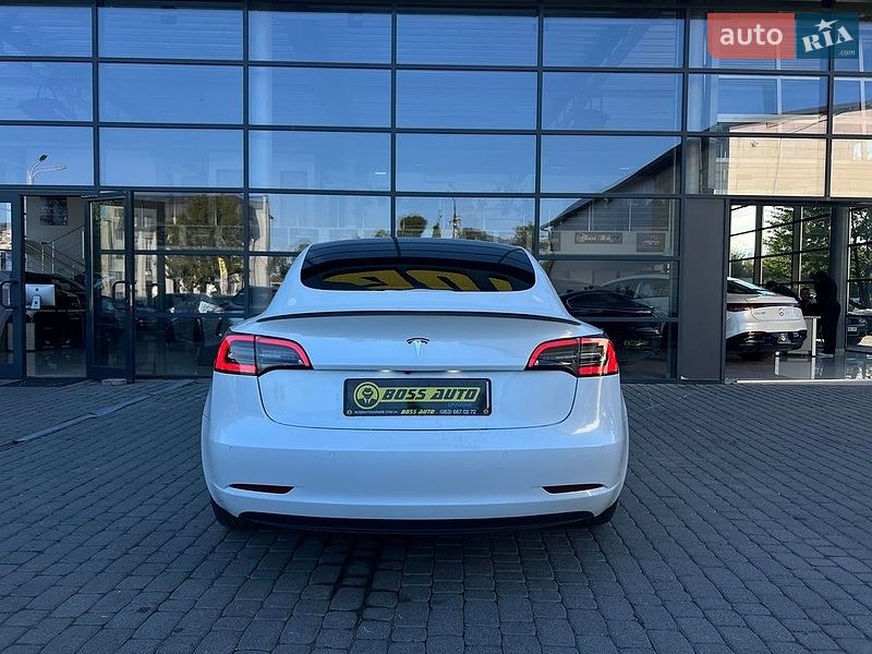 Седан Tesla Model 3 2019 в Івано-Франківську