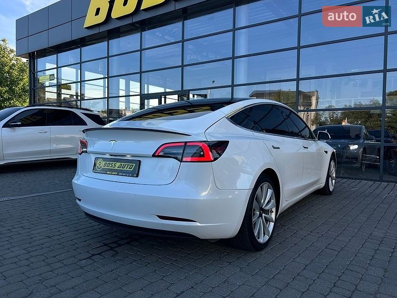 Седан Tesla Model 3 2019 в Івано-Франківську