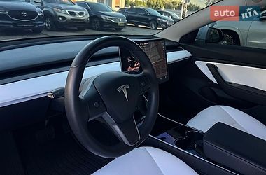 Седан Tesla Model 3 2019 в Івано-Франківську