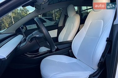 Седан Tesla Model 3 2019 в Івано-Франківську