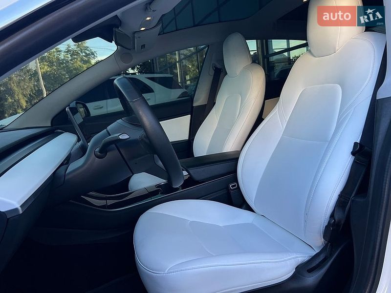 Седан Tesla Model 3 2019 в Івано-Франківську
