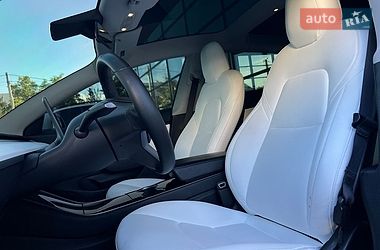 Седан Tesla Model 3 2019 в Івано-Франківську