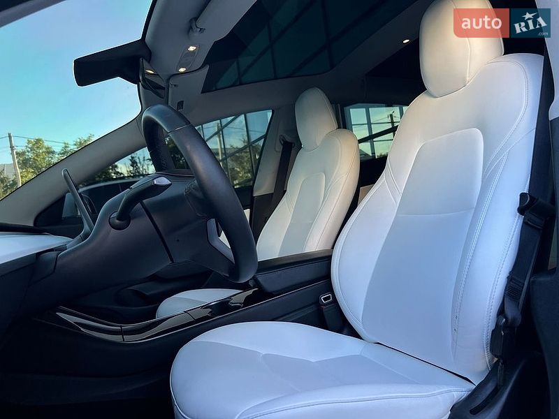 Седан Tesla Model 3 2019 в Івано-Франківську