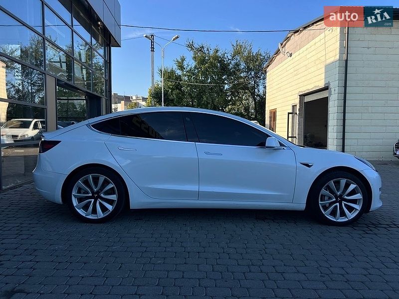 Седан Tesla Model 3 2019 в Івано-Франківську