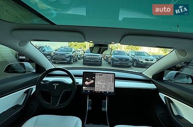 Седан Tesla Model 3 2019 в Івано-Франківську