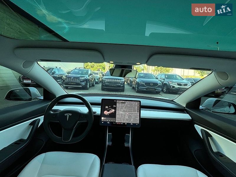 Седан Tesla Model 3 2019 в Івано-Франківську