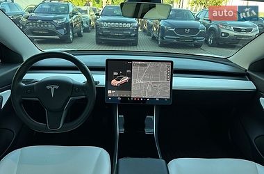 Седан Tesla Model 3 2019 в Івано-Франківську