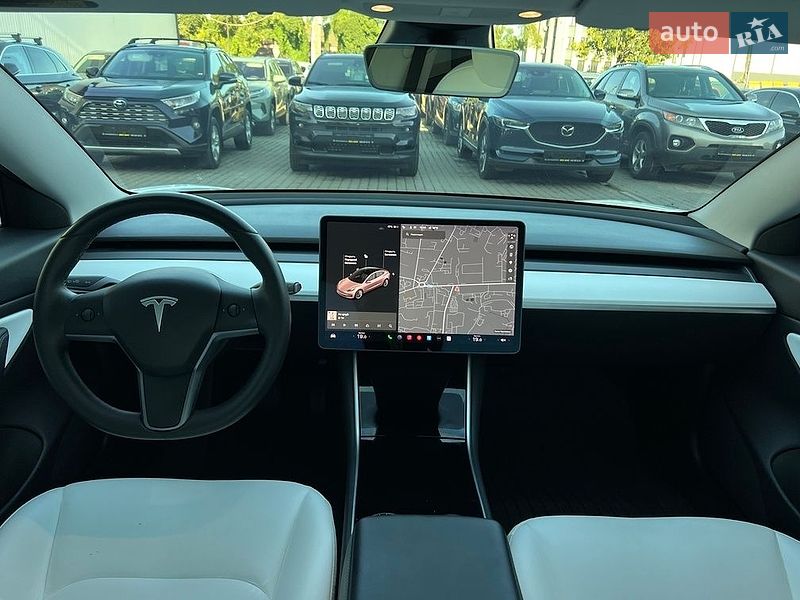Седан Tesla Model 3 2019 в Івано-Франківську