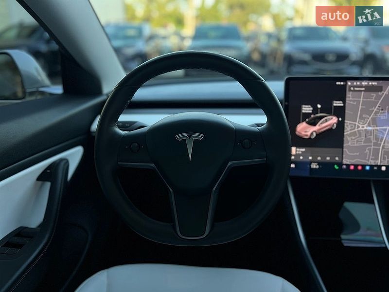 Седан Tesla Model 3 2019 в Івано-Франківську