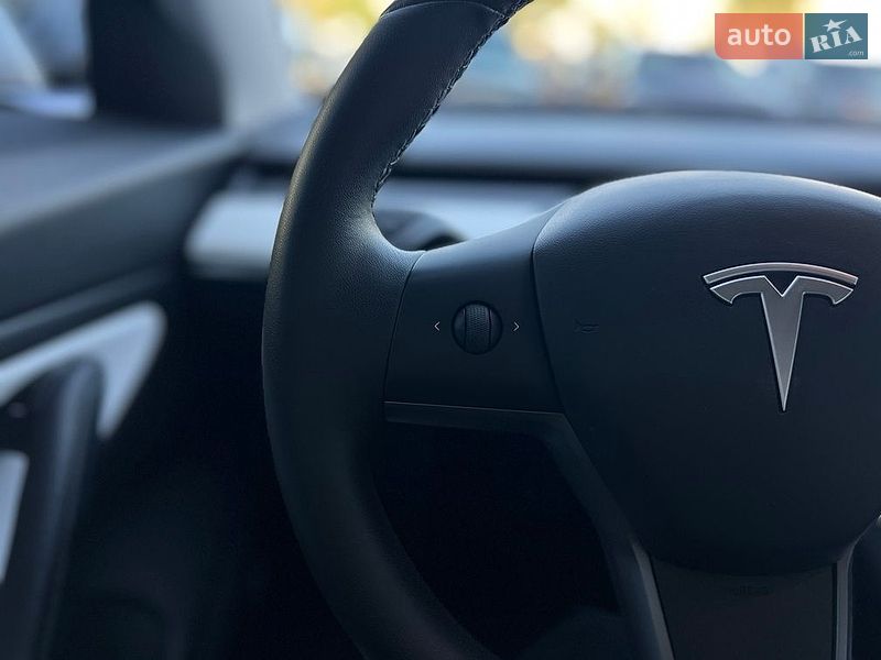 Седан Tesla Model 3 2019 в Івано-Франківську