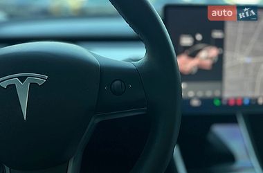 Седан Tesla Model 3 2019 в Івано-Франківську