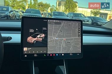 Седан Tesla Model 3 2019 в Івано-Франківську