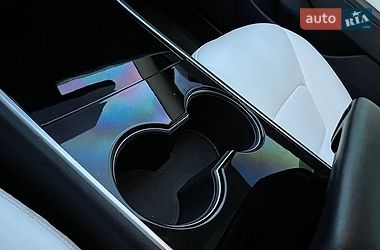 Седан Tesla Model 3 2019 в Івано-Франківську