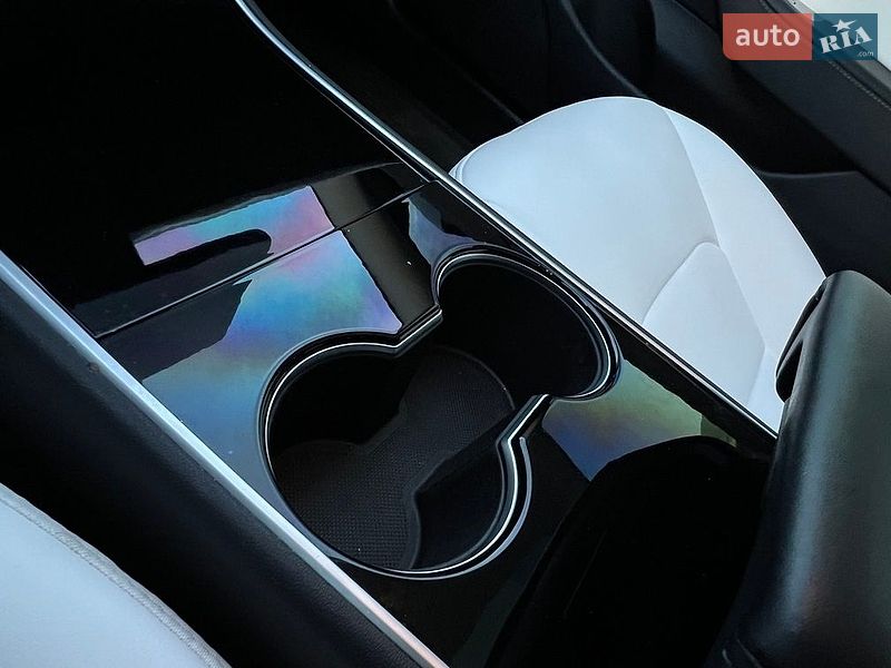 Седан Tesla Model 3 2019 в Івано-Франківську