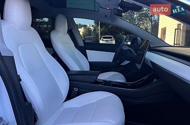 Седан Tesla Model 3 2019 в Івано-Франківську