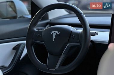 Седан Tesla Model 3 2019 в Івано-Франківську
