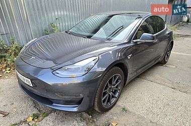 Tesla Model 3  2019