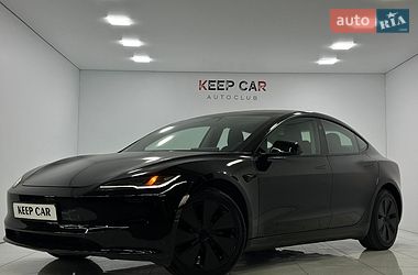 Tesla Model 3  2024