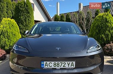 Tesla Model 3  2024