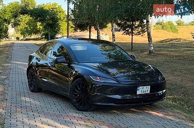 Tesla Model 3  2024