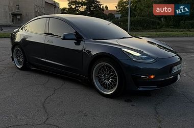 Tesla Model 3 2019