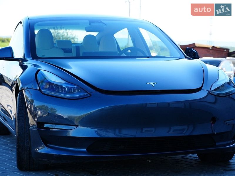 Седан Tesla Model 3 2024 в Дрогобыче