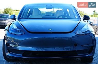 Седан Tesla Model 3 2024 в Дрогобыче