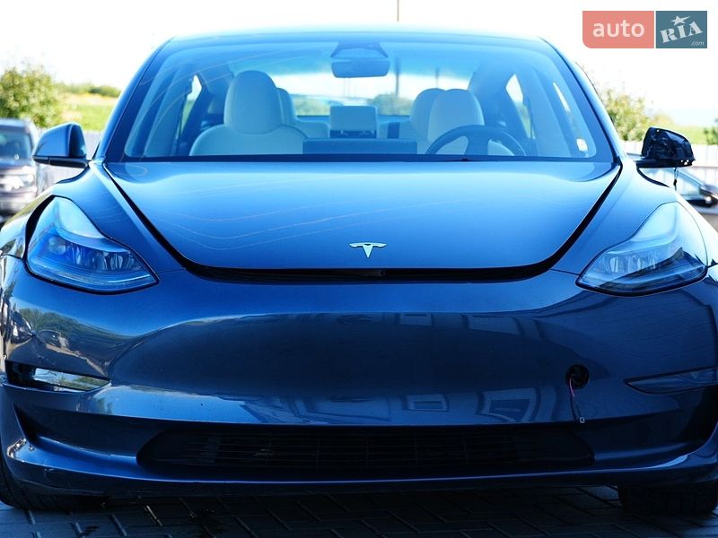 Седан Tesla Model 3 2024 в Дрогобыче