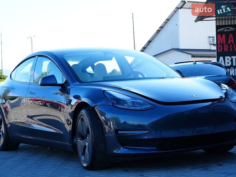 Седан Tesla Model 3 2024 в Дрогобыче