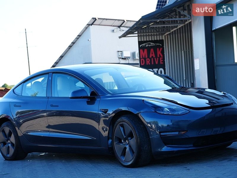 Седан Tesla Model 3 2024 в Дрогобыче