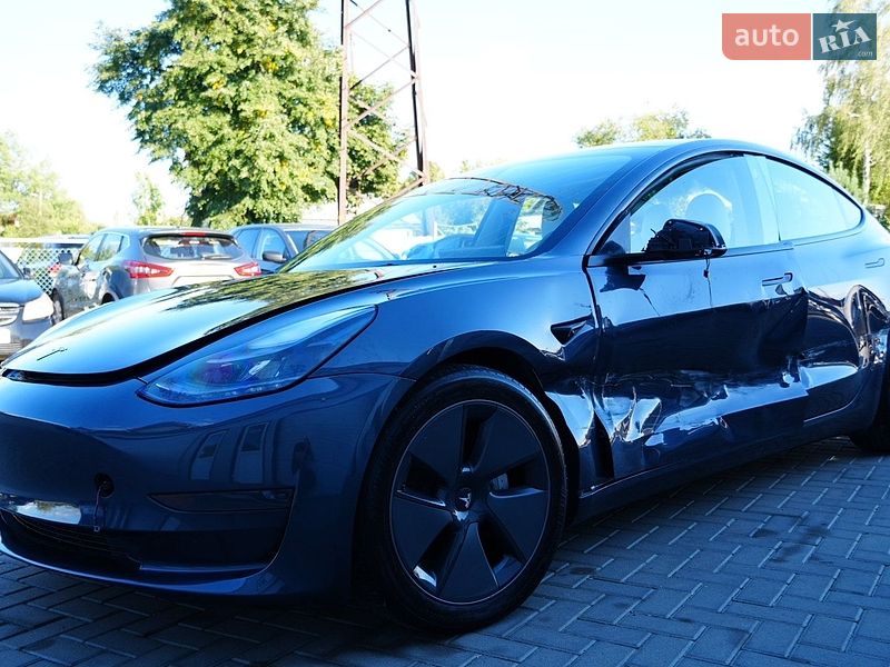 Седан Tesla Model 3 2024 в Дрогобыче
