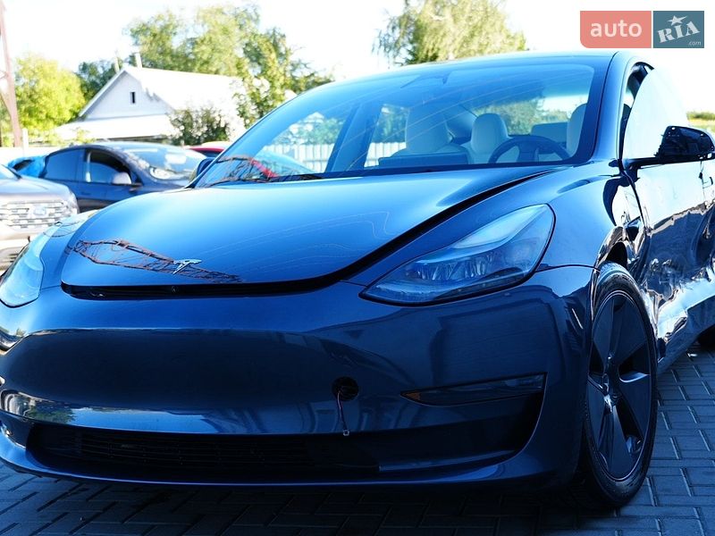 Седан Tesla Model 3 2024 в Дрогобыче