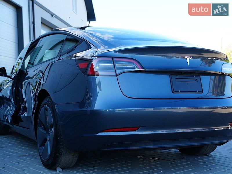 Седан Tesla Model 3 2024 в Дрогобыче