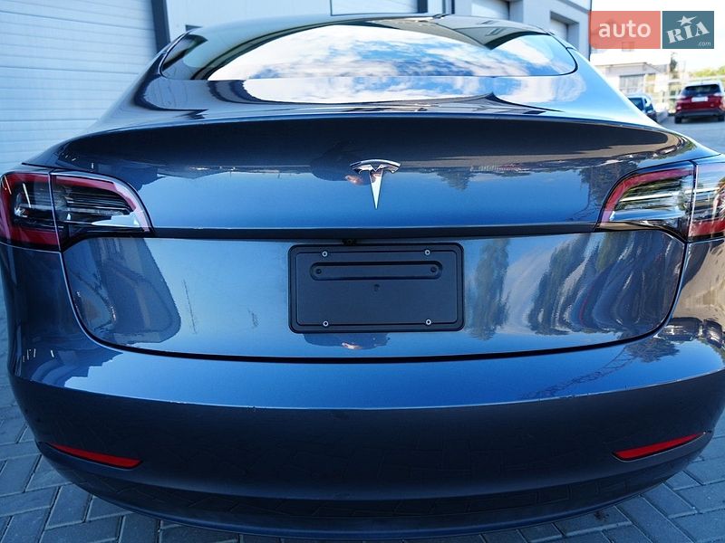 Седан Tesla Model 3 2024 в Дрогобыче