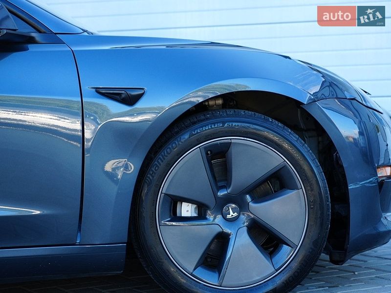 Седан Tesla Model 3 2024 в Дрогобыче