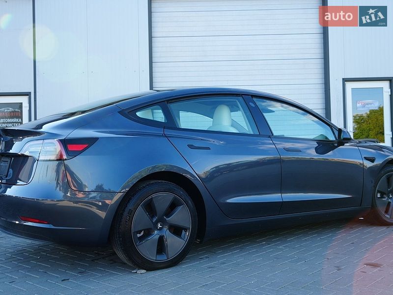 Седан Tesla Model 3 2024 в Дрогобыче