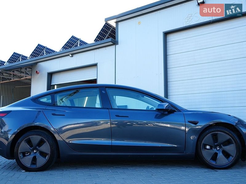 Седан Tesla Model 3 2024 в Дрогобыче