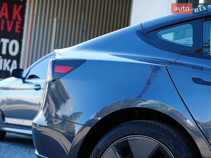 Седан Tesla Model 3 2024 в Дрогобыче