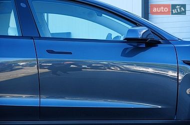 Седан Tesla Model 3 2024 в Дрогобыче