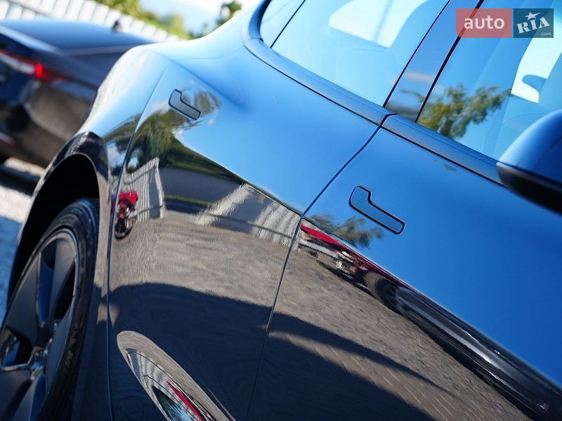 Седан Tesla Model 3 2024 в Дрогобыче