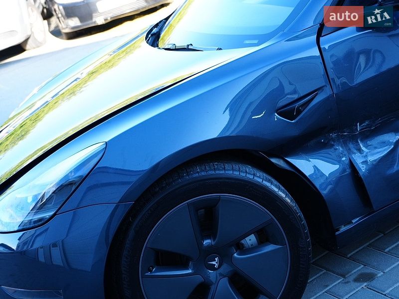 Седан Tesla Model 3 2024 в Дрогобыче