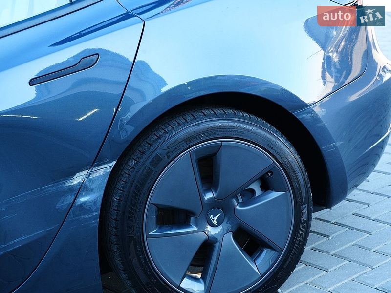 Седан Tesla Model 3 2024 в Дрогобыче