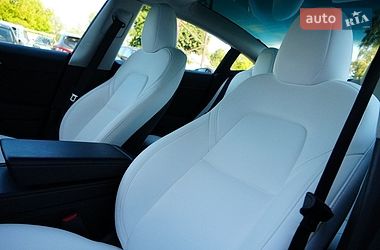 Седан Tesla Model 3 2024 в Дрогобыче