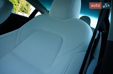 Седан Tesla Model 3 2024 в Дрогобыче