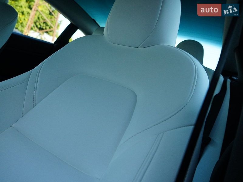 Седан Tesla Model 3 2024 в Дрогобыче