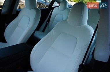 Седан Tesla Model 3 2024 в Дрогобыче