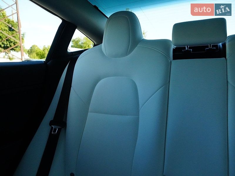 Седан Tesla Model 3 2024 в Дрогобыче