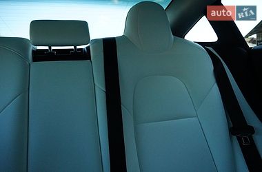 Седан Tesla Model 3 2024 в Дрогобыче