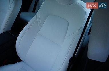 Седан Tesla Model 3 2024 в Дрогобыче