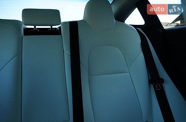 Седан Tesla Model 3 2024 в Дрогобыче